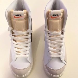Exclusive Men’s size 11 Nike Blazers ‘77 high top casual gym shoes.